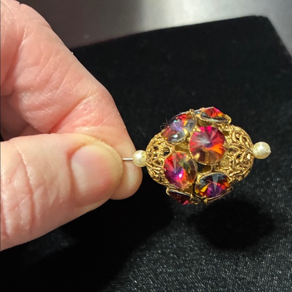 Elegant vintage 1950’s Gold with rhinestones in a Filigree hat Pin - Picture 6 of 12